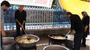 پخت و توزیع ۲۰۰۰ پرس غذای نذری در روز اربعین حسینی