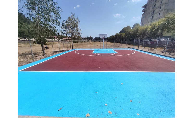 بهسازی و رنگ‌آمیزی زمین بازی و ورزش بسکتبال توسط شهرداری تالش