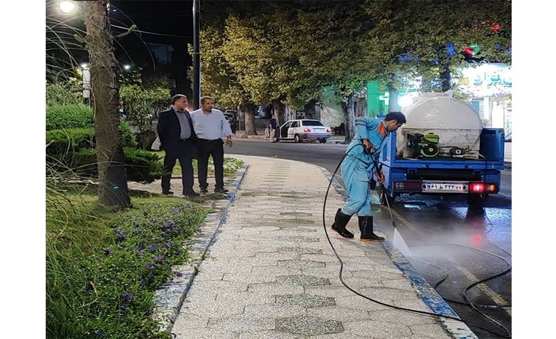 شستشوی میدان امام خمینی (ره) در دو شب متوالی توسط واحد خدمات شهری شهرداری تالش