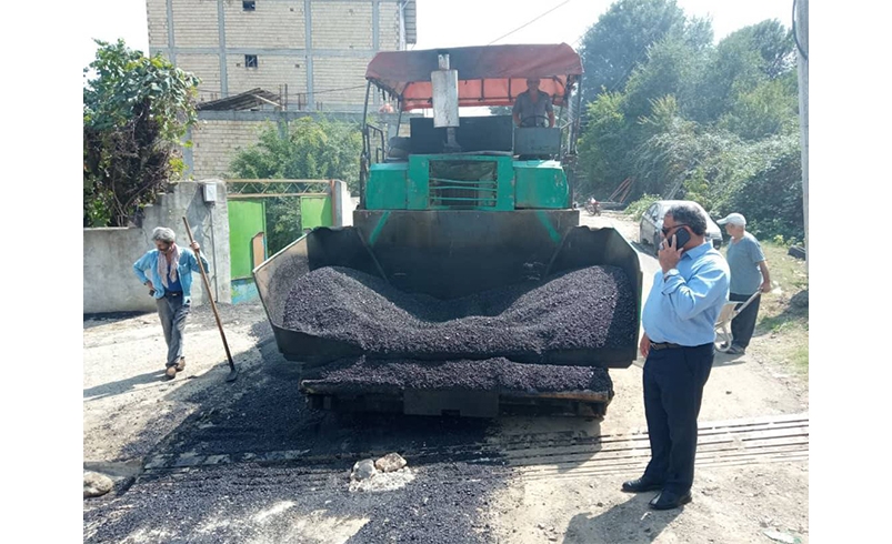 آغاز عملیات آسفالت خیابان اتحاد تالش با حضور شهردار