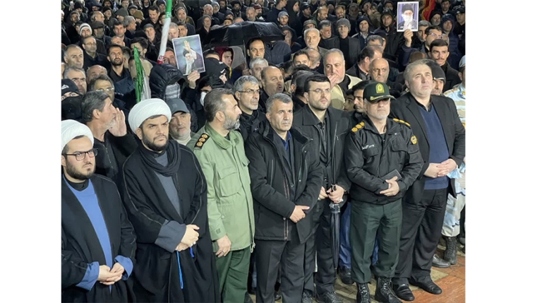 مردمی که جانانه پای آرمانهای وطن و امام شهیدشان پرشور و بی‌نظیر و محکم ایستاده اند