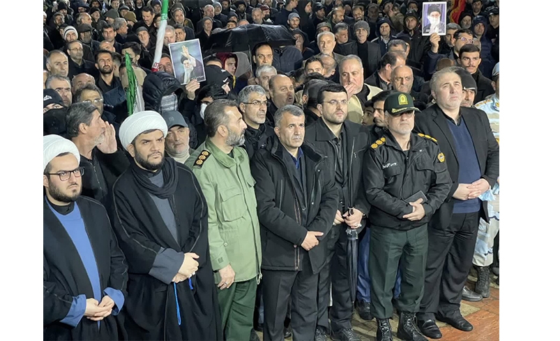 مردمی که جانانه پای آرمانهای وطن و امام شهیدشان پرشور و بی‌نظیر و محکم ایستاده اند