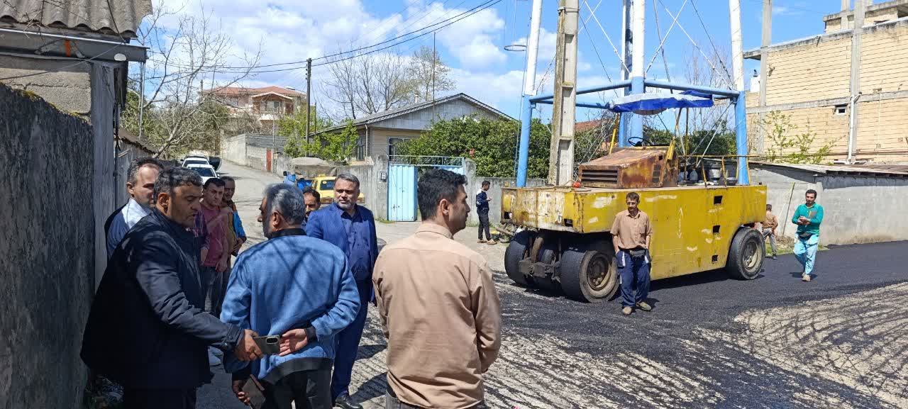 تداوم اجرای آسفالت گسترده معابر در سطح شهر تالش