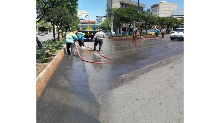 تداوم عملیات شست‌وشو و پاکسازی جداول سطح شهر توسط نیروهای خدمات شهری شهرداری تالش