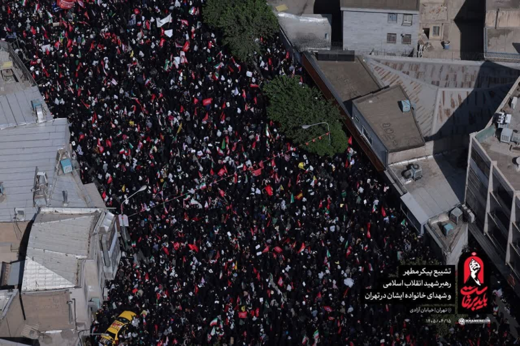 حماسهٔ حضور زائران در بدرقهٔ قائد شهید امت