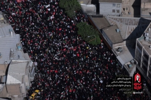 حماسهٔ حضور زائران در بدرقهٔ قائد شهید امت