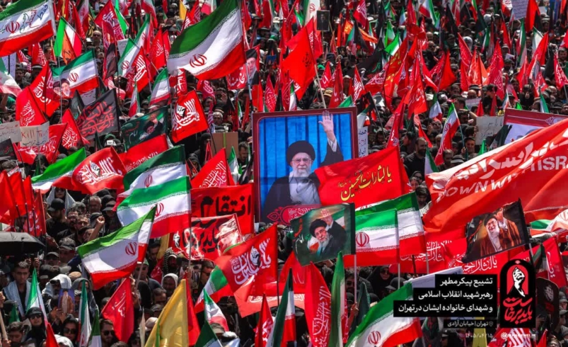 گزارش تصویری؛ تشییع پیکر رهبر شهید انقلاب در حلقه قلوب عزادار مردم تهران