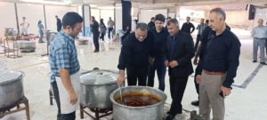 به همت کارکنان شهرداری تالش پخت و توزیع ۲۰۰۰ پرس غذای نذری در روز اربعین حسینی