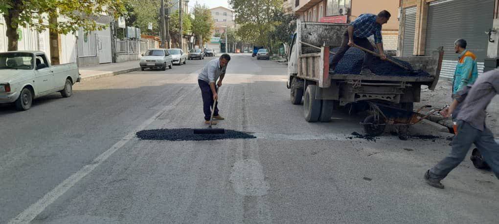 لکه گیری اسفالت در خیابان طالقانی و چهار راه کشاورز